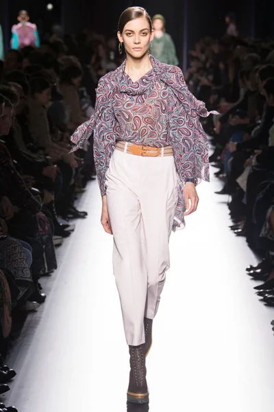 Look 35